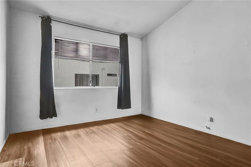 18347 Saticoy #7 Reseda, CA 91335