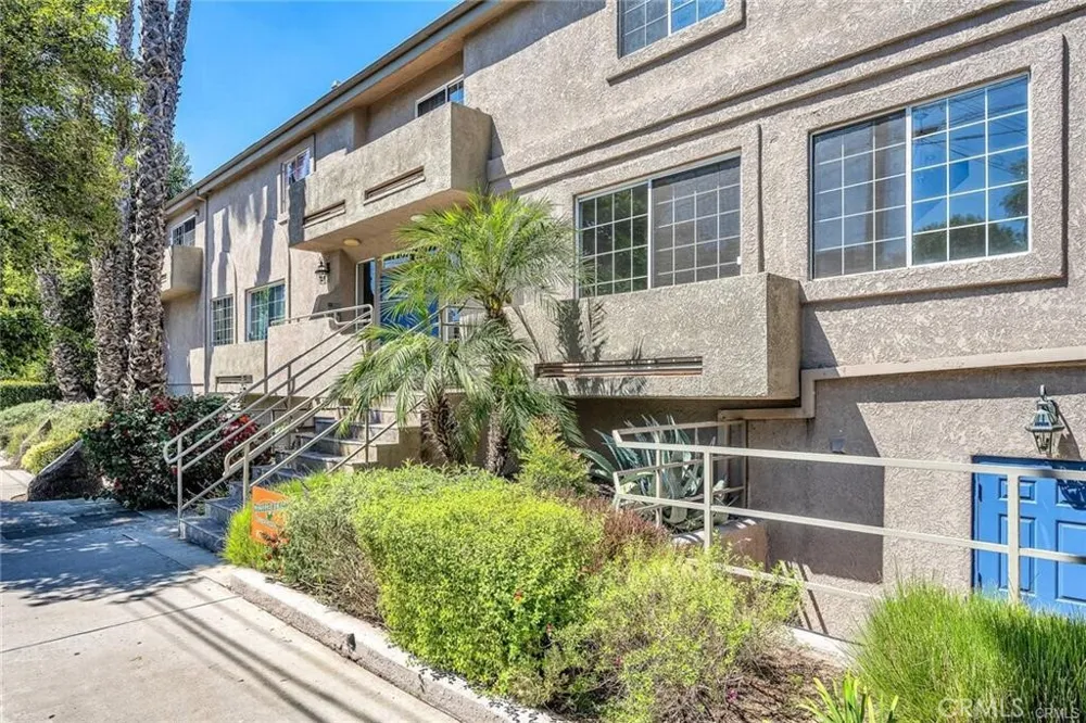 18347 Saticoy #7 Reseda, CA 91335