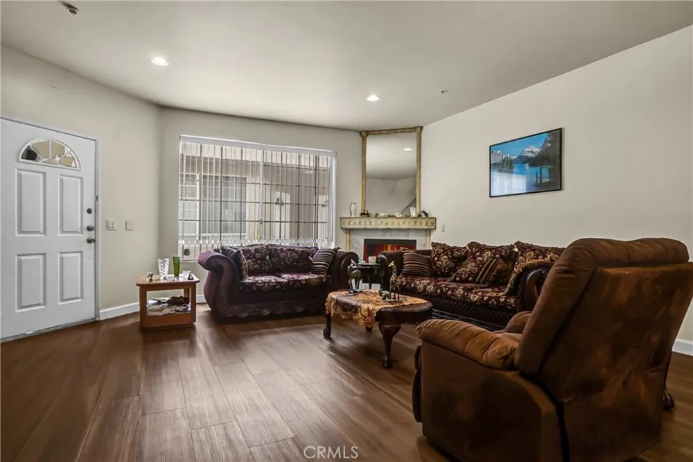 18347 Saticoy #7 Reseda, CA 91335