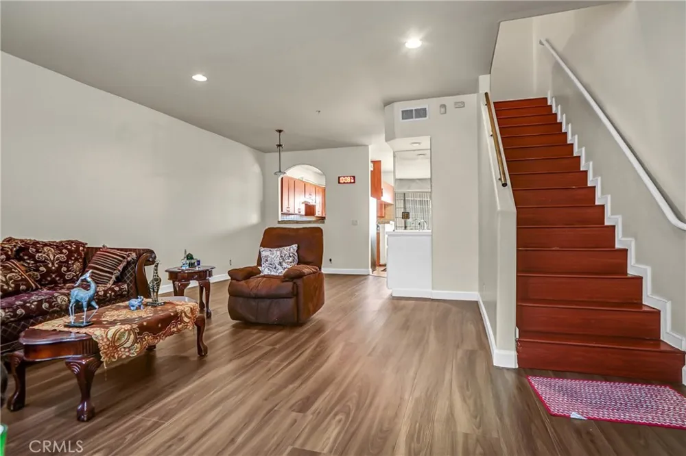 18347 Saticoy #7 Reseda, CA 91335