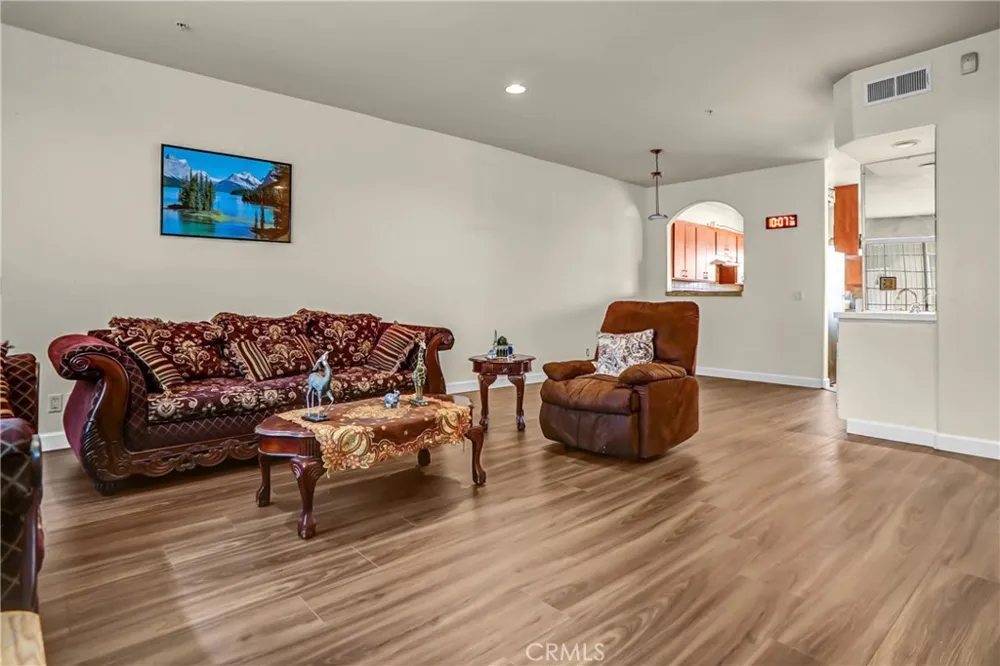18347 Saticoy #7 Reseda, CA 91335