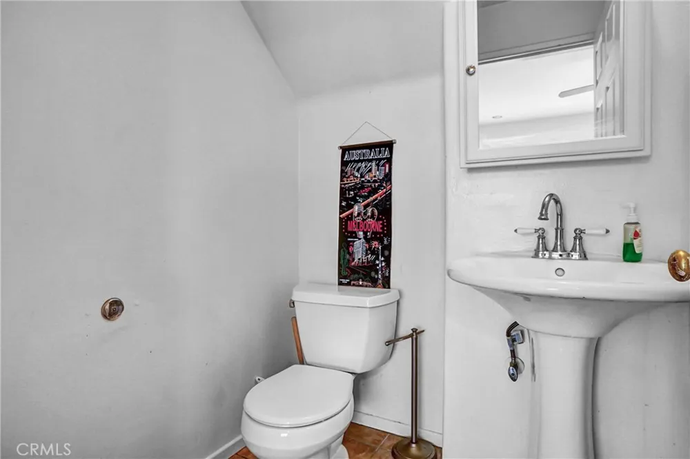 18347 Saticoy #7 Reseda, CA 91335