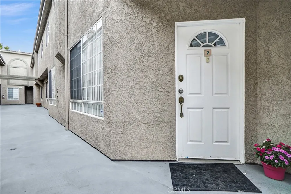 18347 Saticoy #7 Reseda, CA 91335