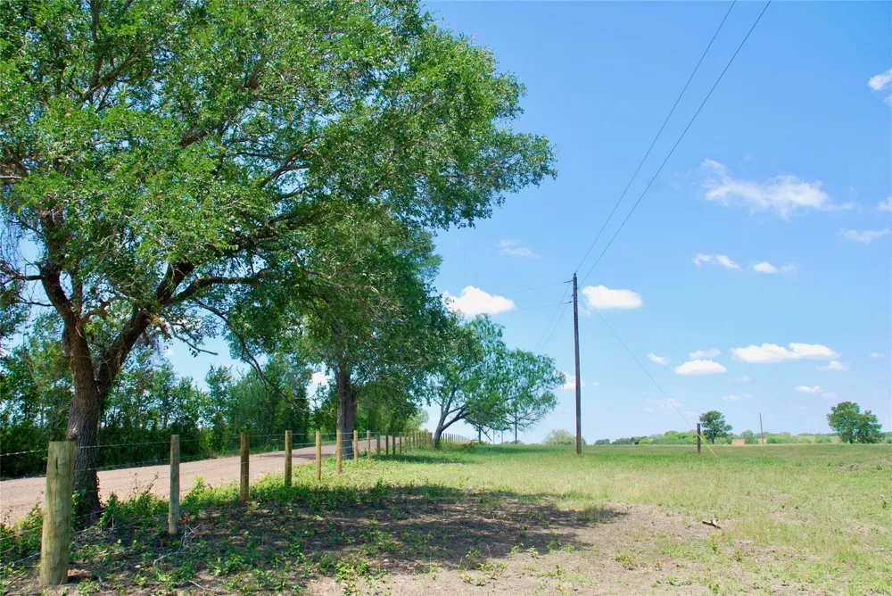 2340 Langdon Road Weimar, TX 78962