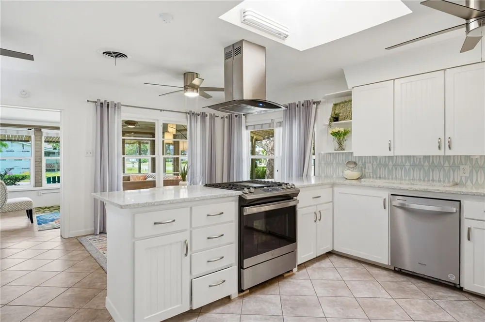 113 Palmetto Avenue Fulton, TX 78358