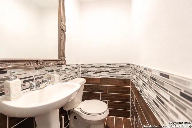 472 County Road 6723 Natalia, TX 78059