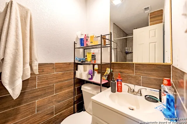 472 County Road 6723 Natalia, TX 78059
