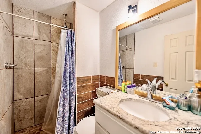 472 County Road 6723 Natalia, TX 78059