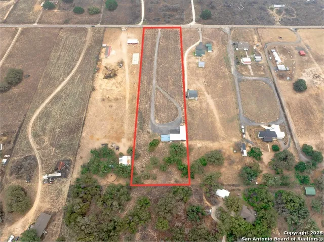 472 County Road 6723 Natalia, TX 78059