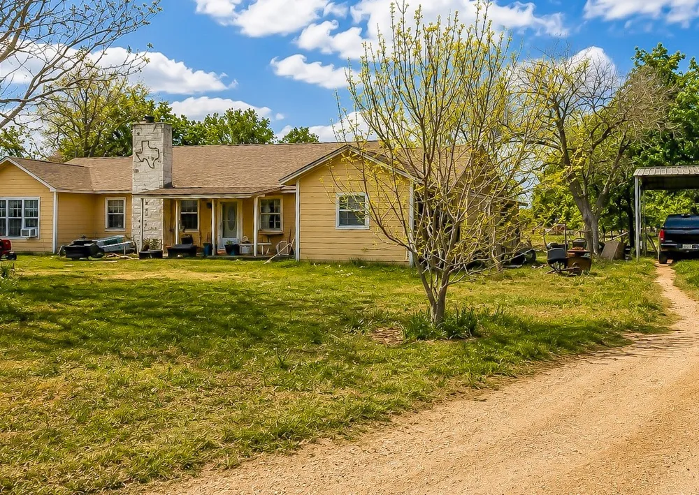 3951 Fm 970 Florence, TX 76527