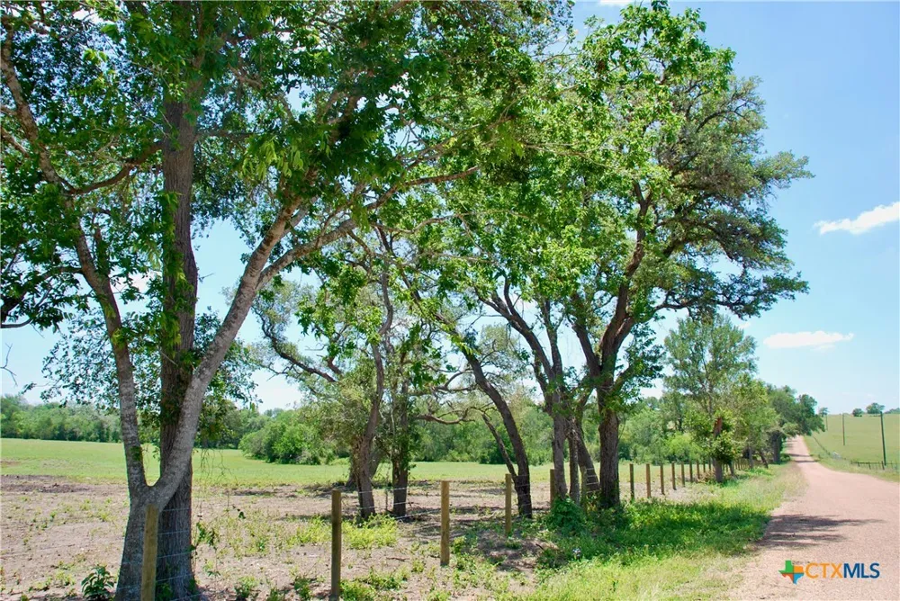 2340 Langdon Road Weimar, TX 78962