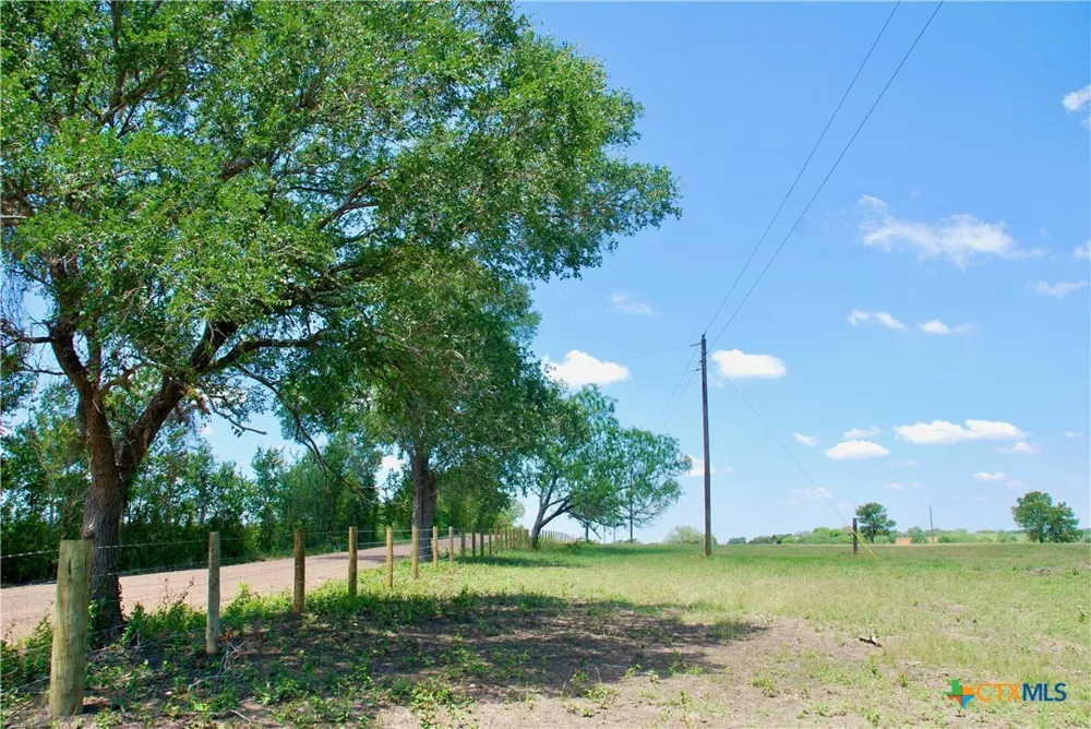 2340 Langdon Road Weimar, TX 78962