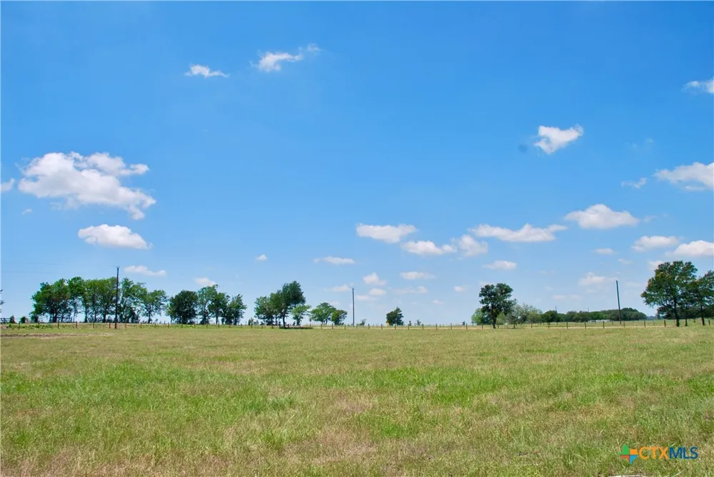 2340 Langdon Road Weimar, TX 78962