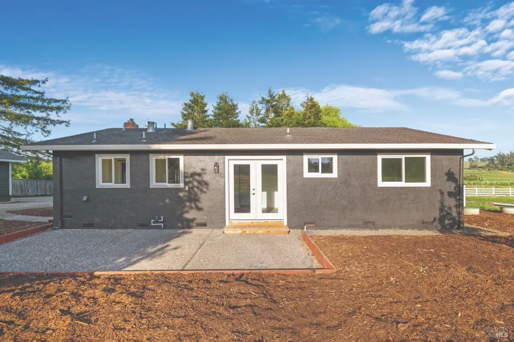 6370 Bloomfield Road Petaluma, CA 94952