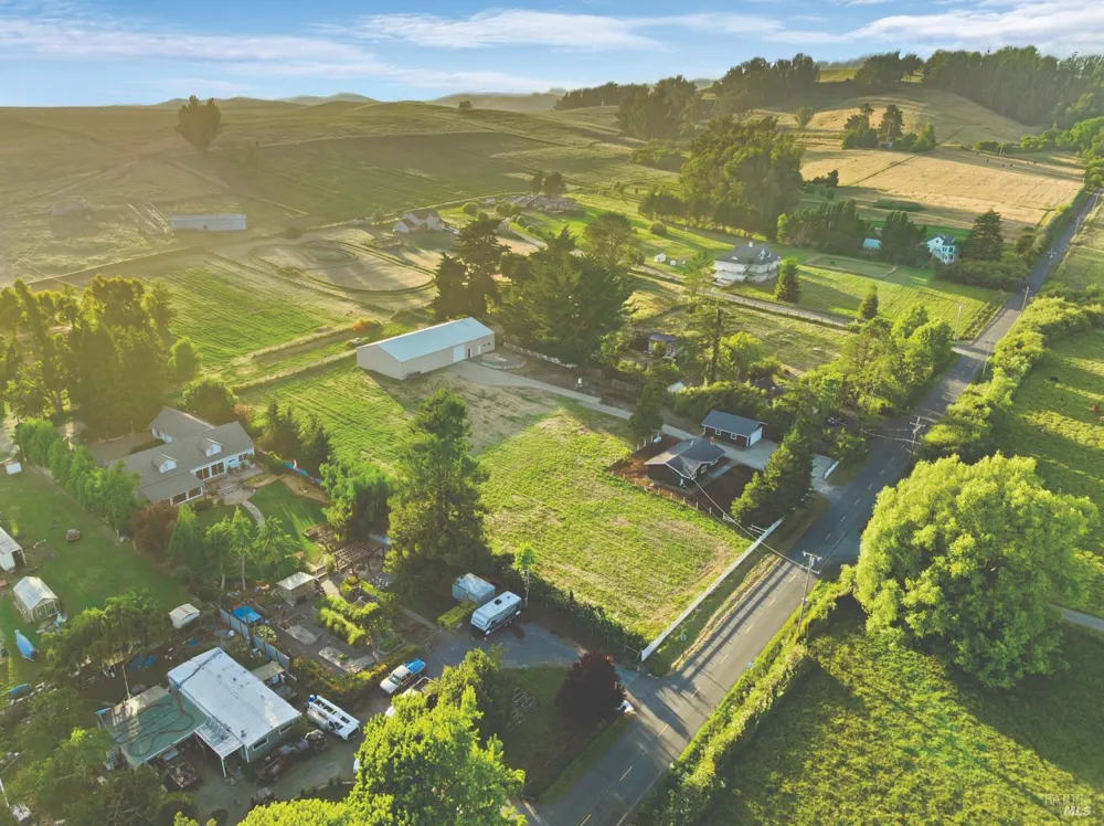 6370 Bloomfield Road Petaluma, CA 94952