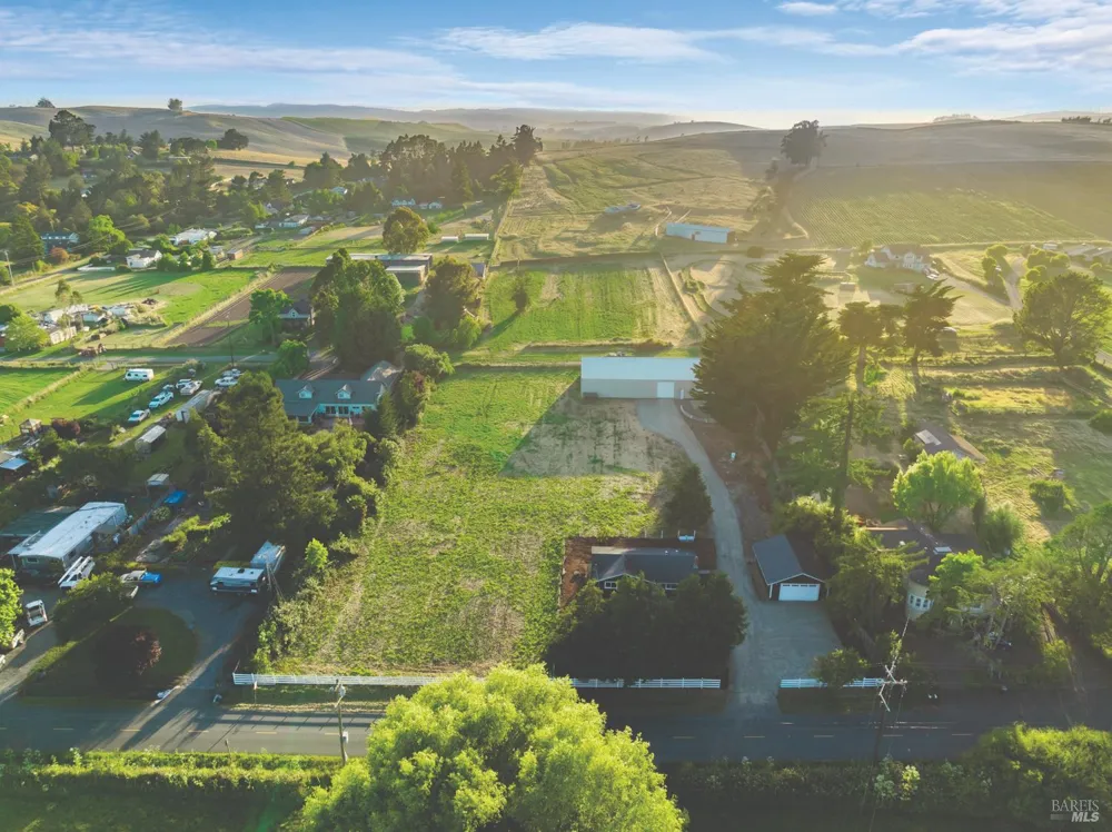 6370 Bloomfield Road Petaluma, CA 94952