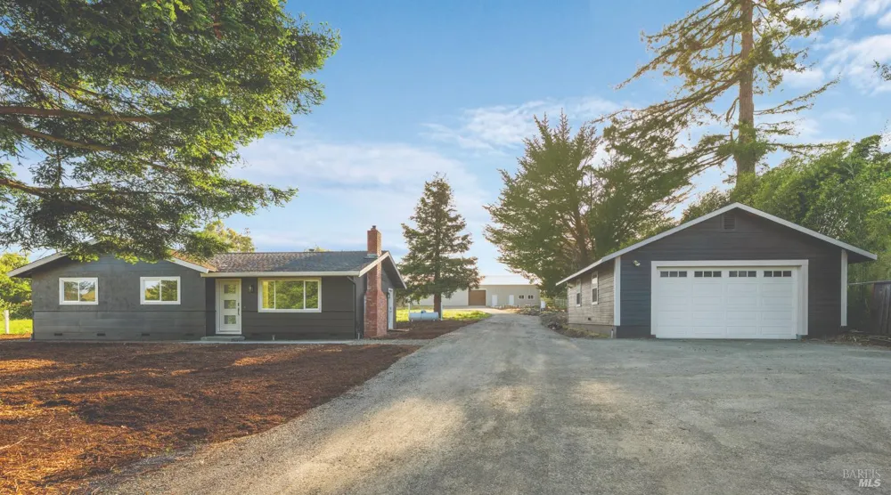 6370 Bloomfield Road Petaluma, CA 94952