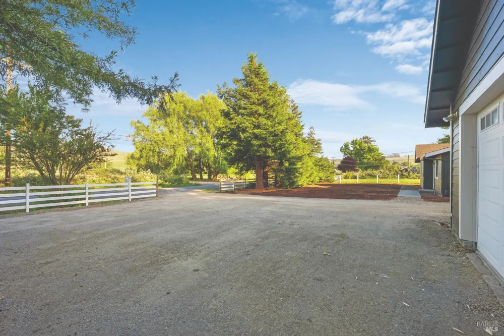 6370 Bloomfield Road Petaluma, CA 94952