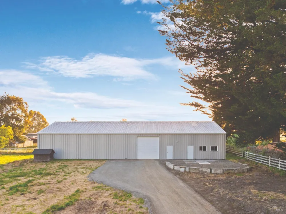6370 Bloomfield Road Petaluma, CA 94952