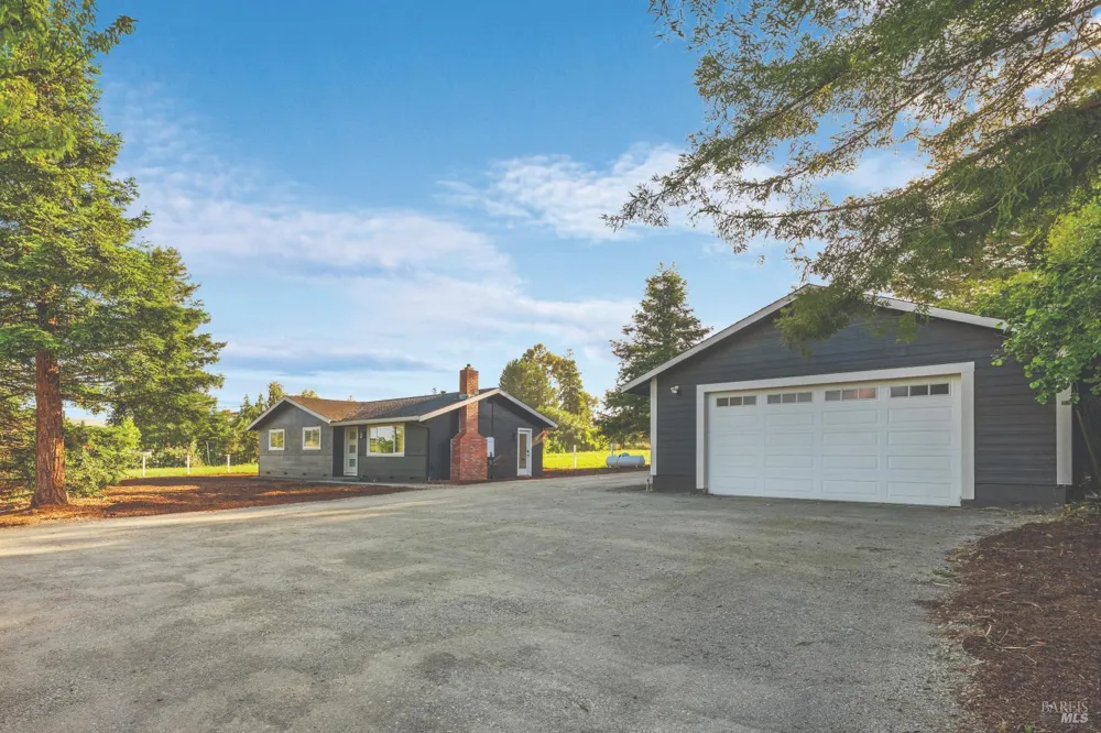6370 Bloomfield Road Petaluma, CA 94952