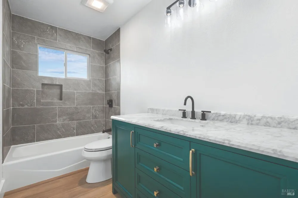 6370 Bloomfield Road Petaluma, CA 94952