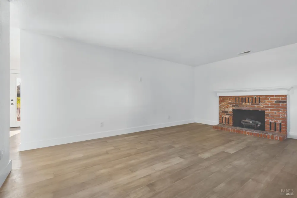 6370 Bloomfield Road Petaluma, CA 94952