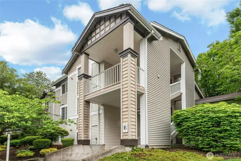 25235 SE Klahanie Boulevard #E305
