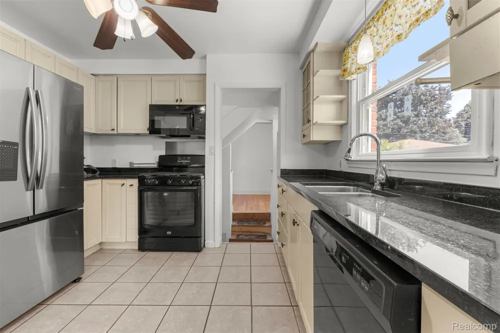 450 Denwood Street Dearborn City, MI 48128