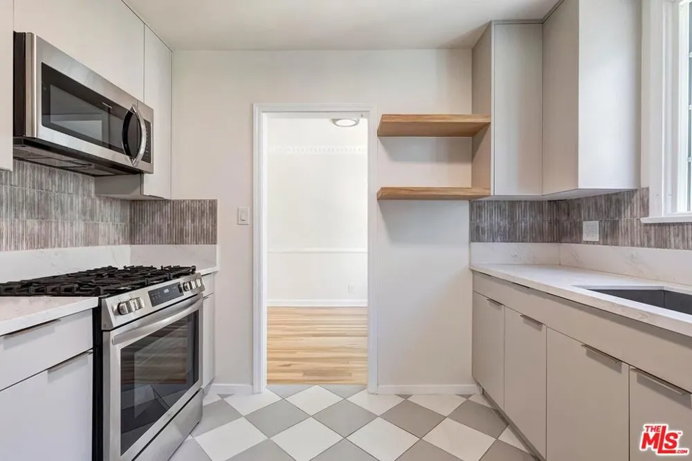 405 1/2 Shirley Place