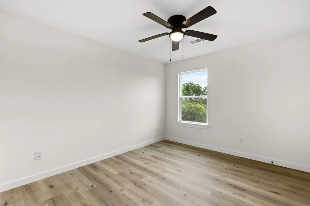 516 Paso Fino Street #102 Robinson, TX 76706