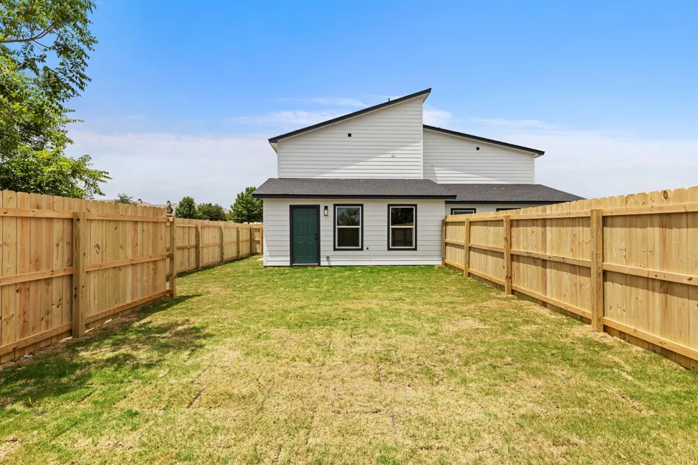 516 Paso Fino Street #102 Robinson, TX 76706