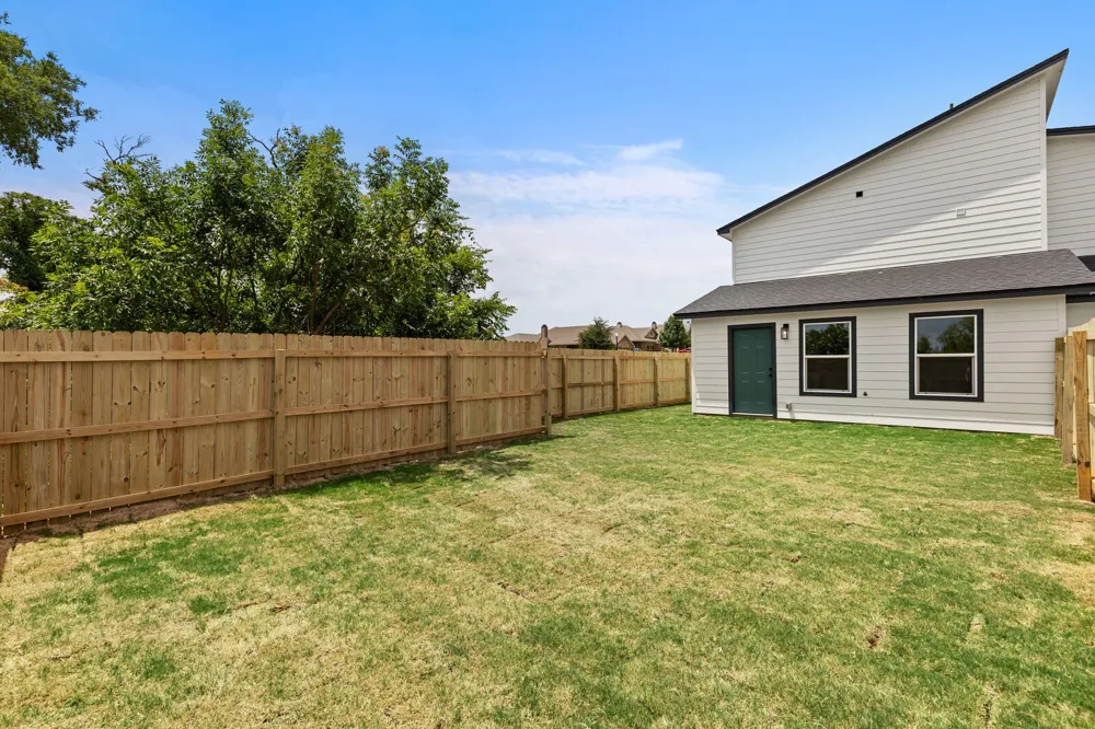 516 Paso Fino Street #102 Robinson, TX 76706