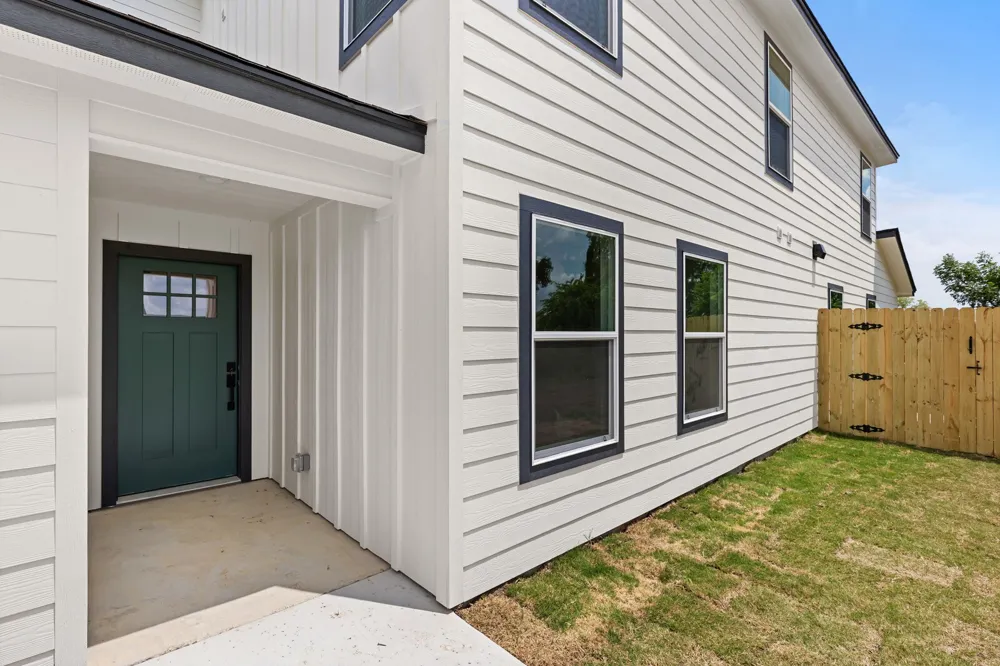 516 Paso Fino Street #102 Robinson, TX 76706