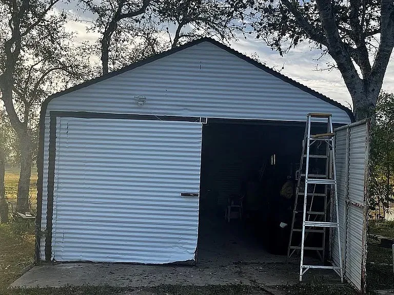 700 Lopez George West, TX 78022