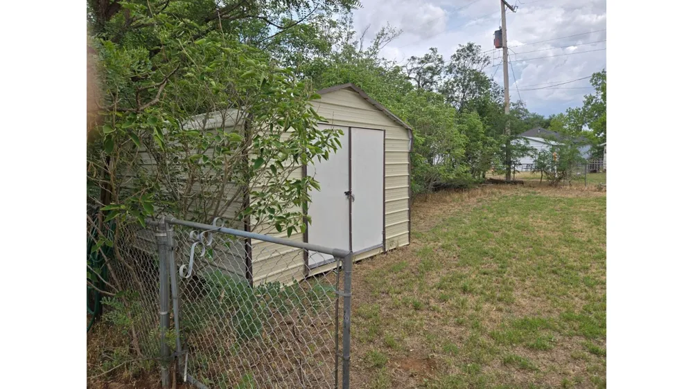 200 SE Avenue F Childress, TX 79201