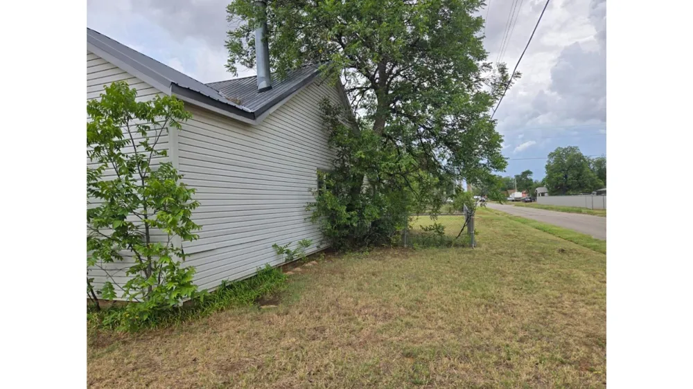 200 SE Avenue F Childress, TX 79201