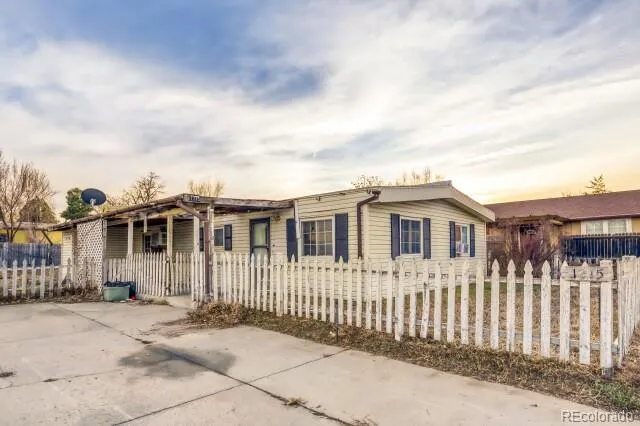1215 Macintyre Court