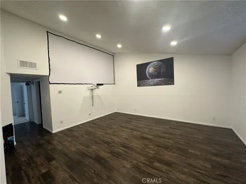 5500 Lindley #222