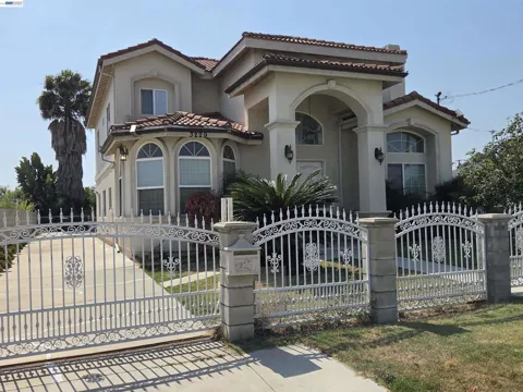 3229 Angelus Ave