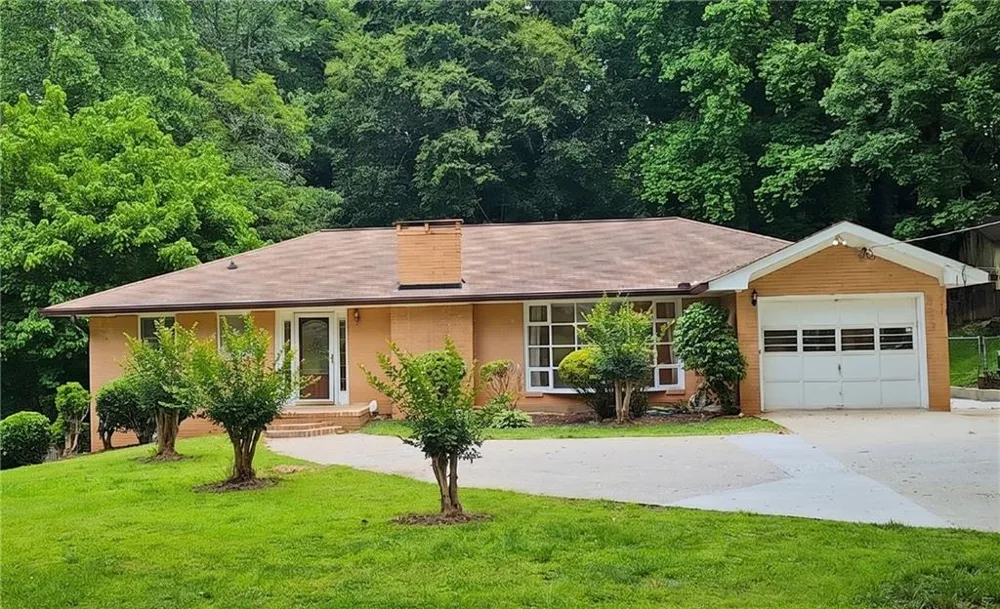 257 Chalmers Drive NW