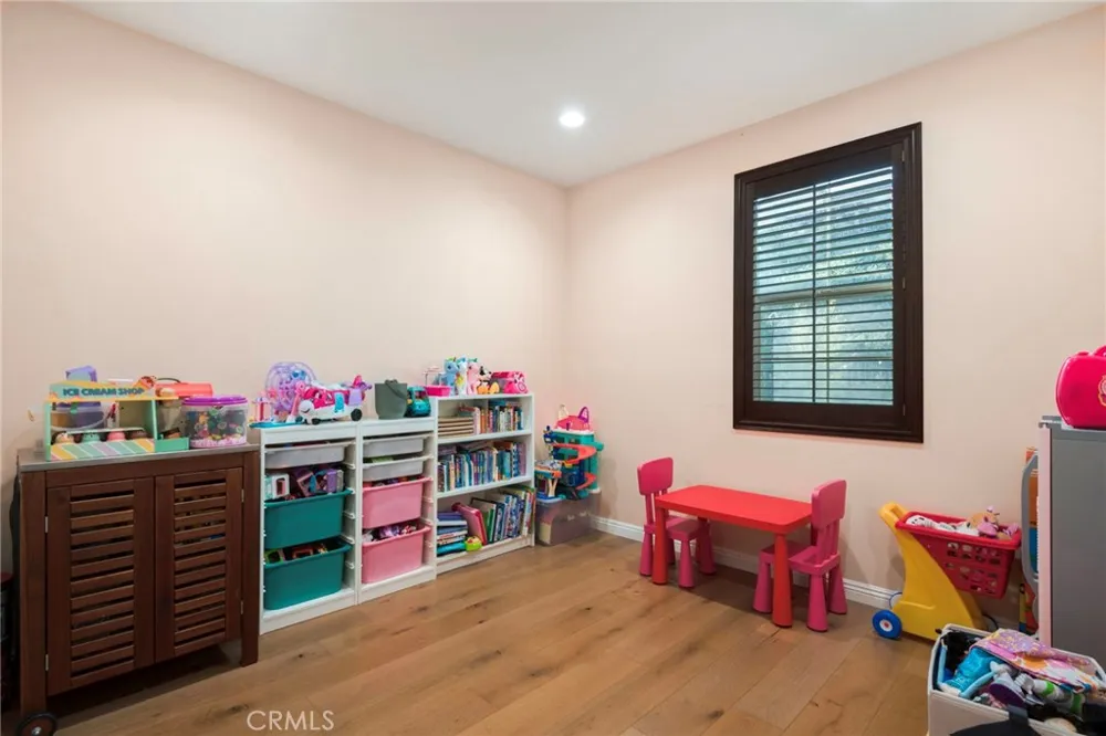 885 E Manresa Azusa, CA 91702