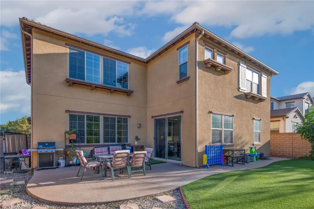 885 E Manresa Azusa, CA 91702