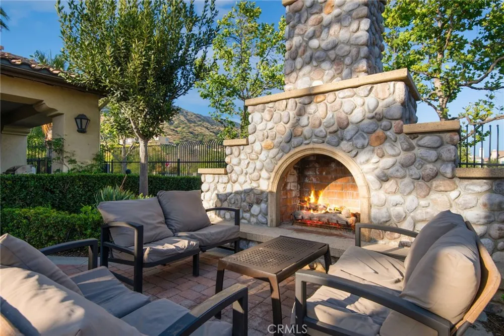 885 E Manresa Azusa, CA 91702