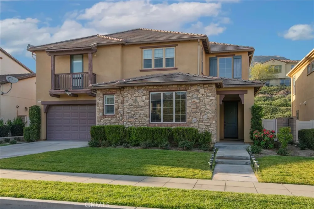 885 E Manresa
