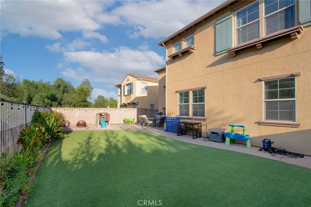 885 E Manresa Azusa, CA 91702