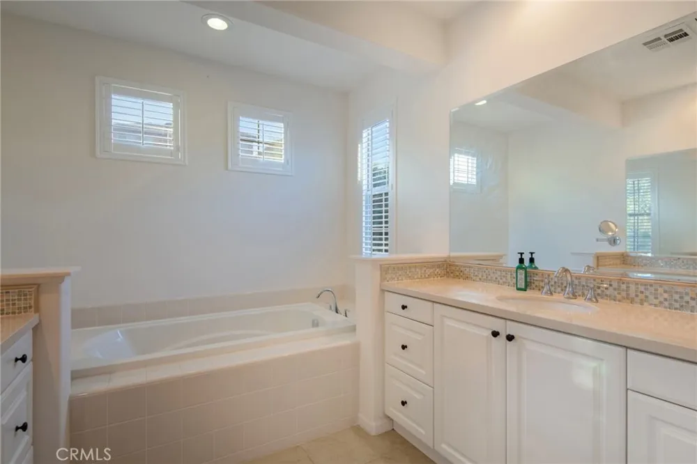 885 E Manresa Azusa, CA 91702