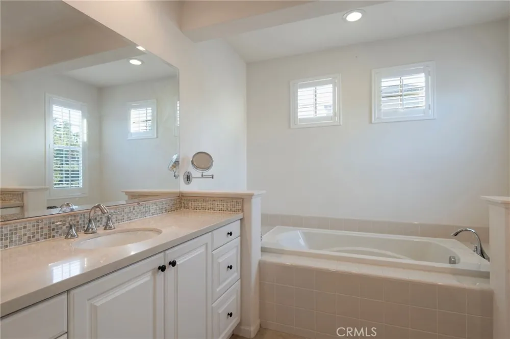 885 E Manresa Azusa, CA 91702