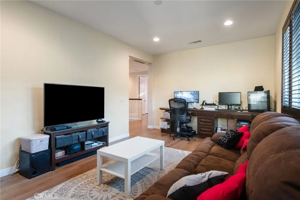 885 E Manresa Azusa, CA 91702