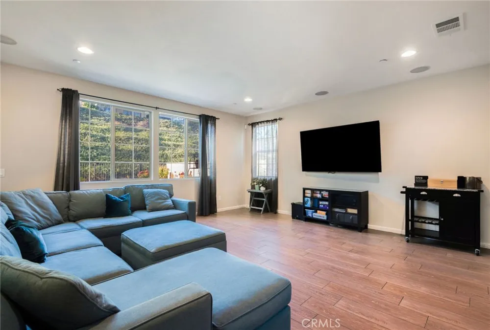 885 E Manresa Azusa, CA 91702