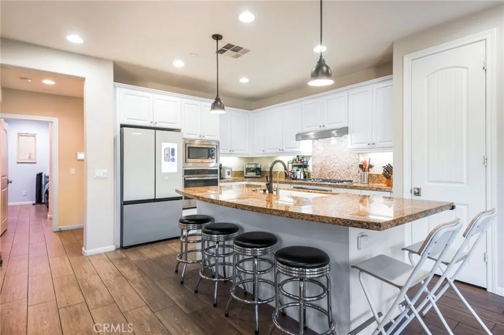 885 E Manresa Azusa, CA 91702
